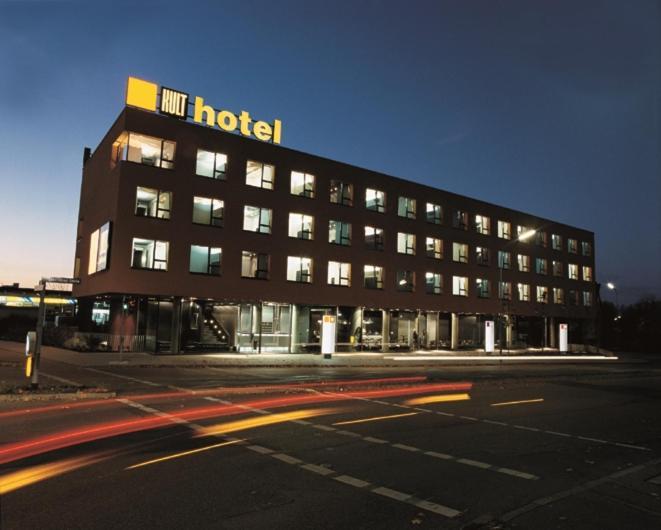 Kult Hotel Инголщат Екстериор снимка