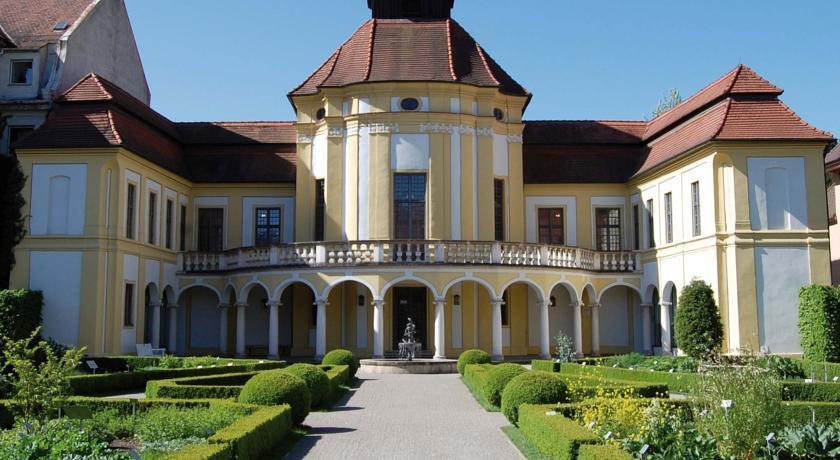 Kult Hotel Инголщат Екстериор снимка