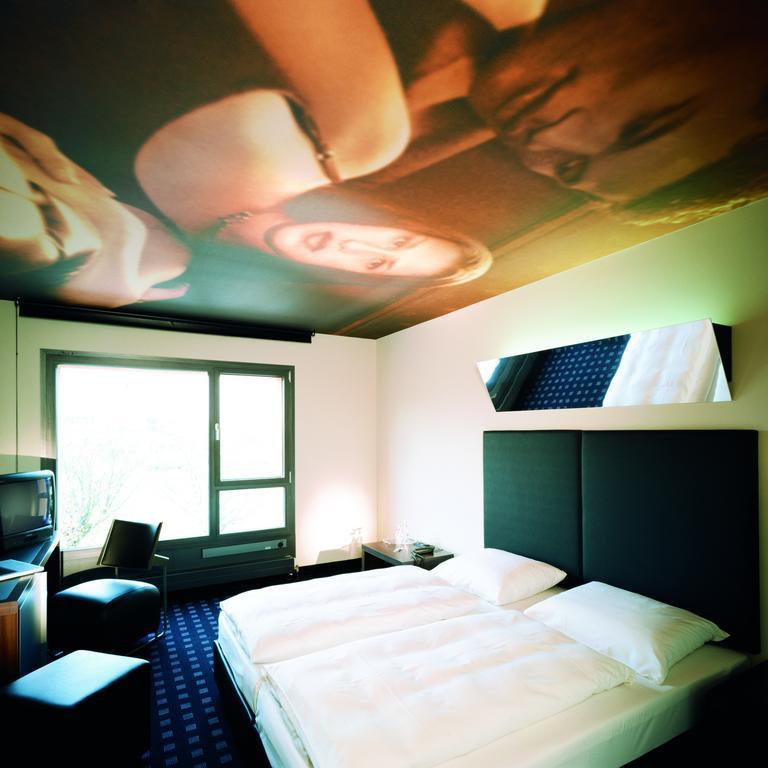 Kult Hotel Инголщат Екстериор снимка