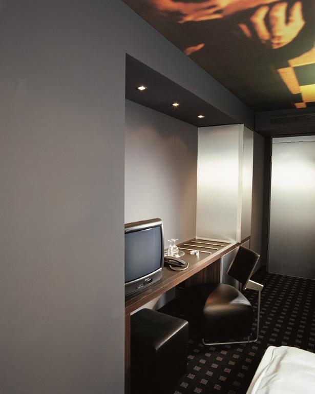 Kult Hotel Инголщат Стая снимка